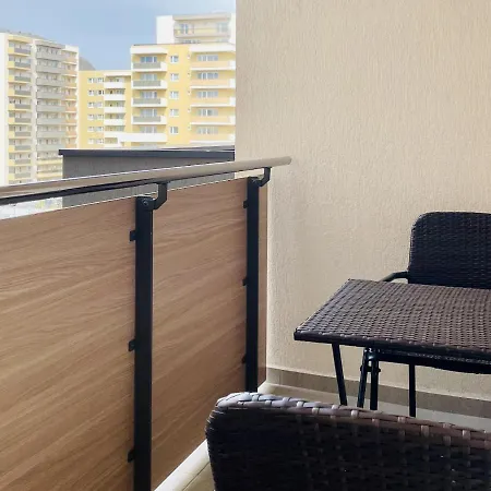 Apartment Mountain Crib In Urban Plaza W. Parking & Netflix Brasov