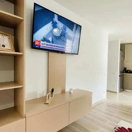 Mountain Crib In Urban Plaza W. Parking & Netflix Brasov