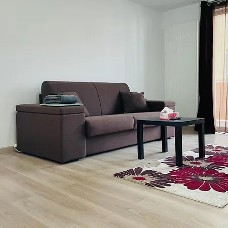 Mountain Crib In Urban Plaza W. Parking & Netflix Apartment *