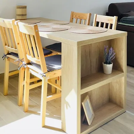 Apartment Mountain Crib In Urban Plaza W. Parking & Netflix