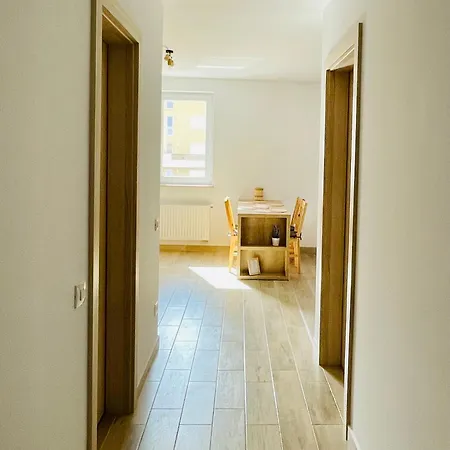 Mountain Crib In Urban Plaza W. Parking & Netflix Apartment Brasov